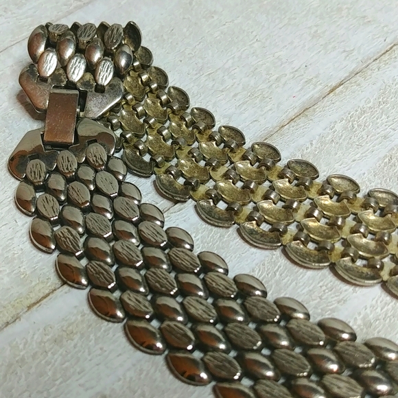 Chain Link Silver Metal Statement Necklace - Picture 4 of 4